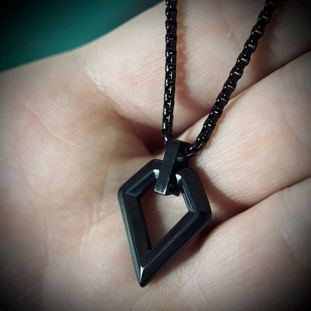 Minimalist Black Stainless Steel Arrowhead Pendant Necklace - Unisex