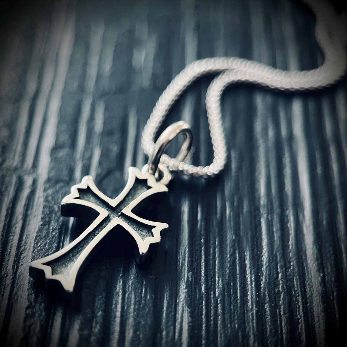925 Solid Sterling Silver Small Dainty Crucifix Cross Pendant & Popcorn Chain Necklace