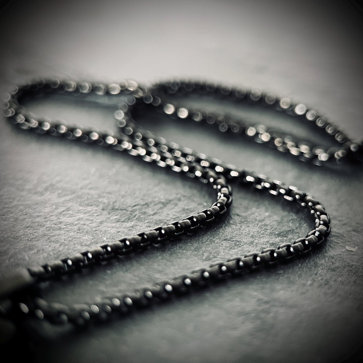 Minimalist Black Stainless Steel Arrowhead Pendant Necklace - Unisex