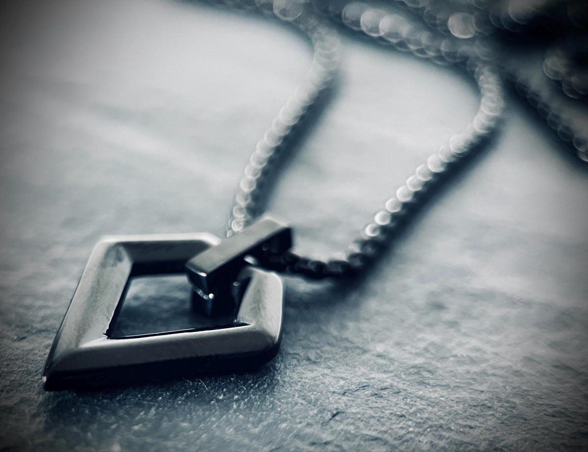 Minimalist Black Stainless Steel Arrowhead Pendant Necklace - Unisex
