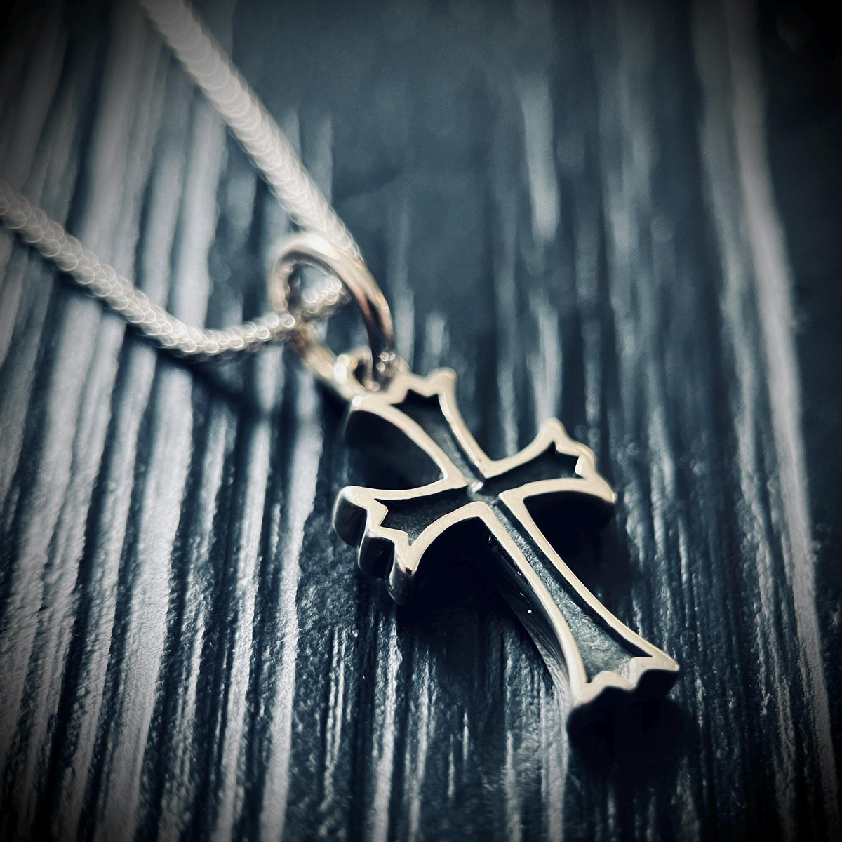 925 Solid Sterling Silver Small Dainty Crucifix Cross Pendant & Popcorn Chain Necklace