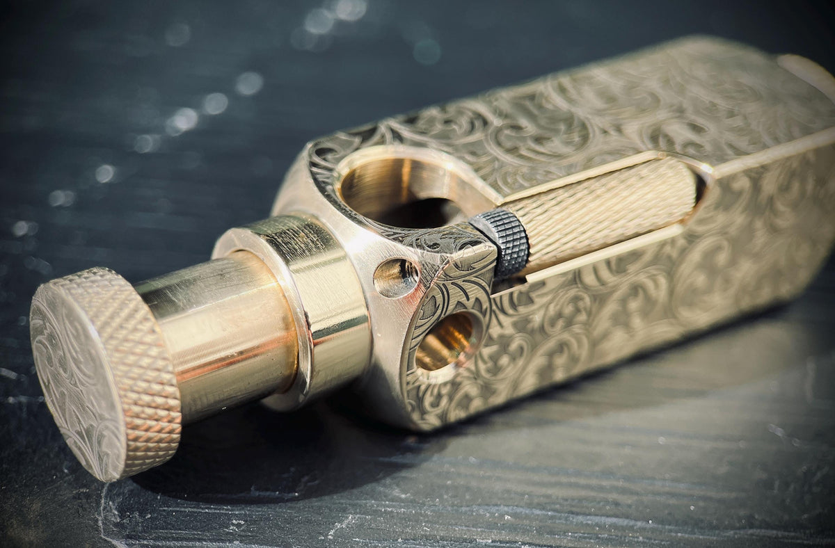 Ornate Engraved Limited Edition Heavy Duty Retro Vintage Style Smooth Solid Brass Gold Lighter