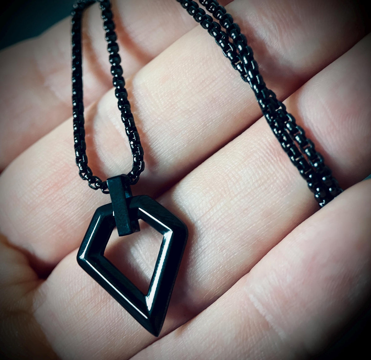 Minimalist Black Stainless Steel Arrowhead Pendant Necklace - Unisex