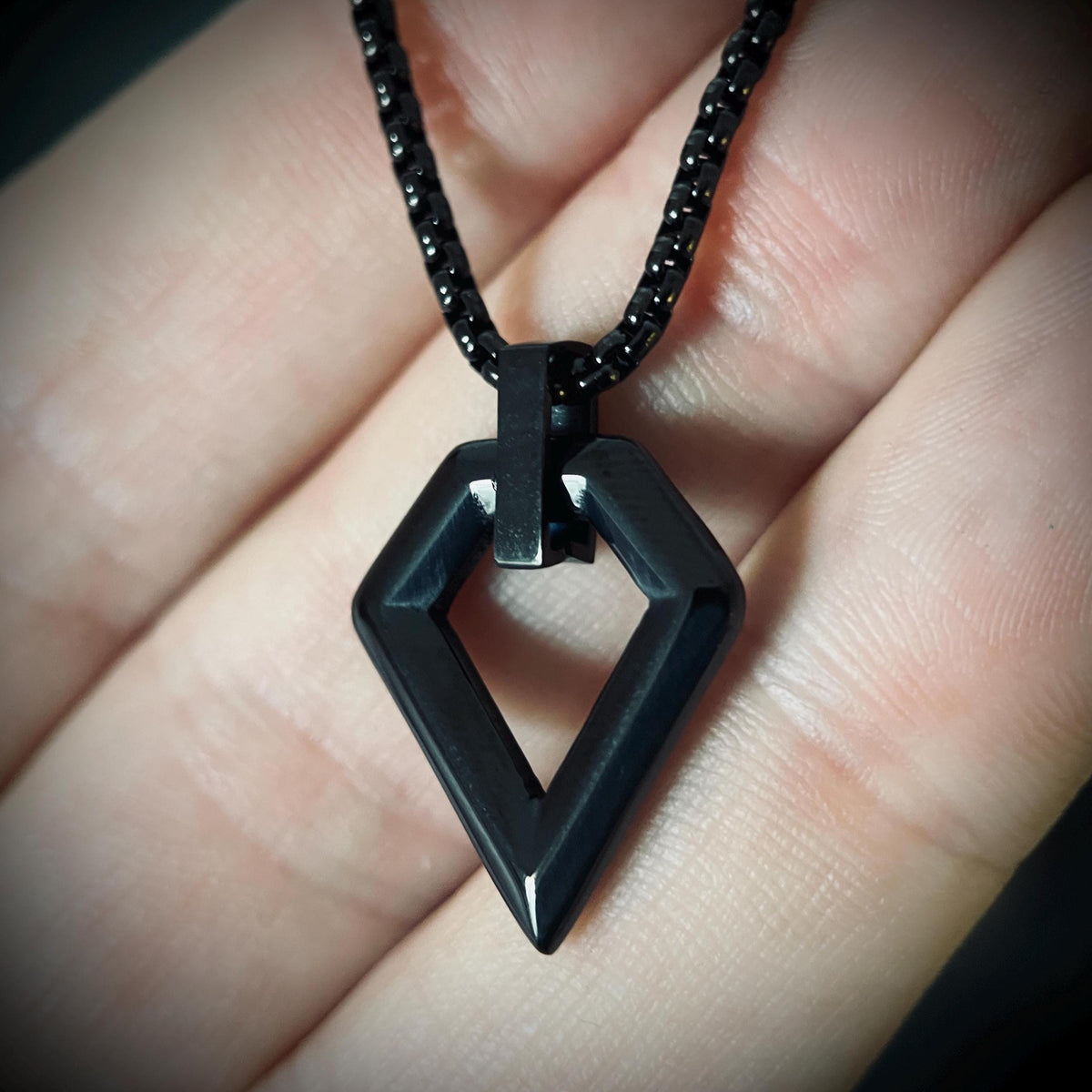 Minimalist Black Stainless Steel Arrowhead Pendant Necklace - Unisex