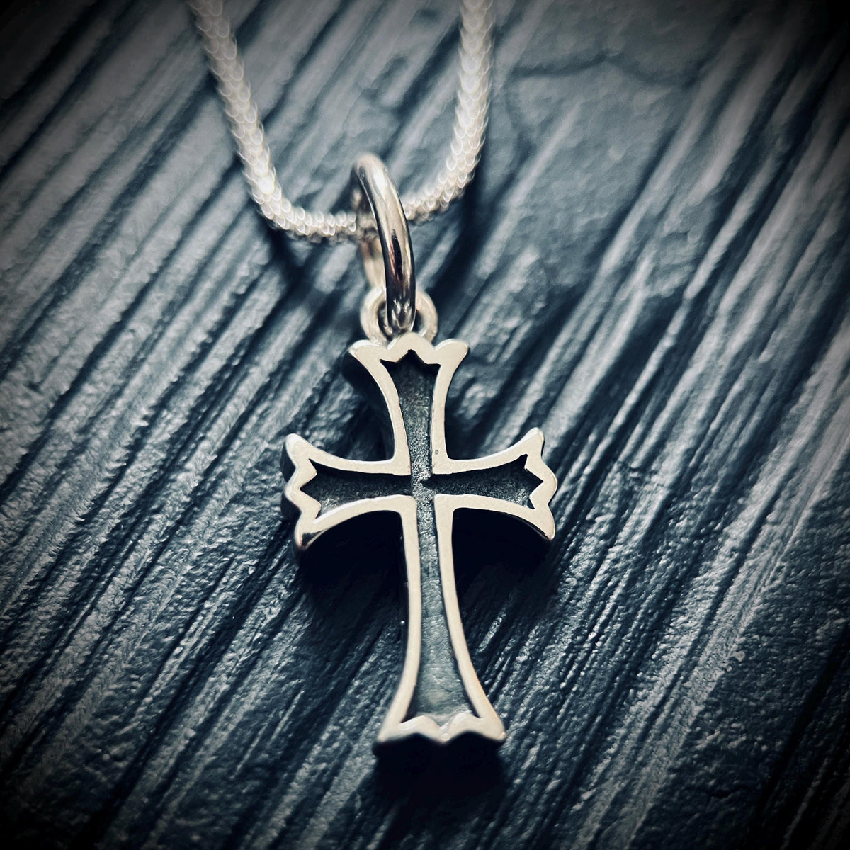 925 Solid Sterling Silver Small Dainty Crucifix Cross Pendant & Popcorn Chain Necklace